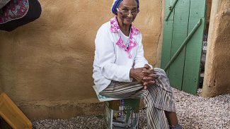 Parteira e raizeira dona Flor do Moinho é homenageada após a morte