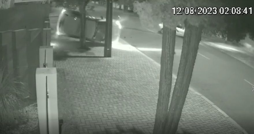 Impressionante! Câmera flagra veículo capotando após colisão no Coqueiral