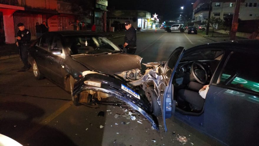 Forte colisão frontal deixa vítimas no bairro Floresta