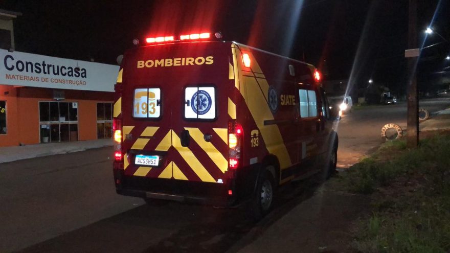 Mulher agride e joga água fervente no companheiro