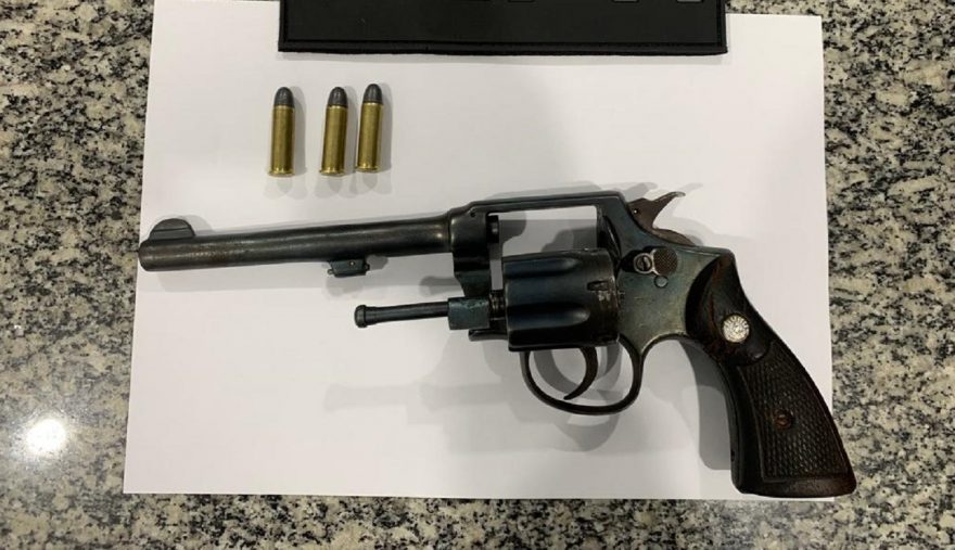 Homem é preso por porte ilegal de arma de fogo no XIV de Novembro