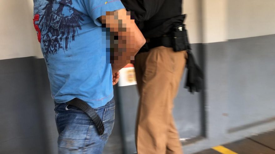 Homem é detido por furto e ameaça com faca no Paulo Godoy