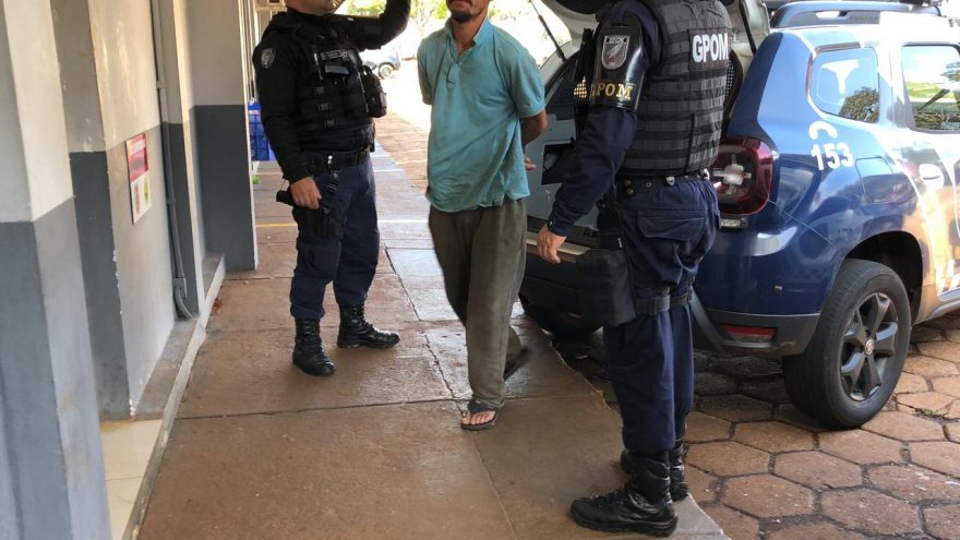 Homem é detido por perturbação e dano ao patrimônio