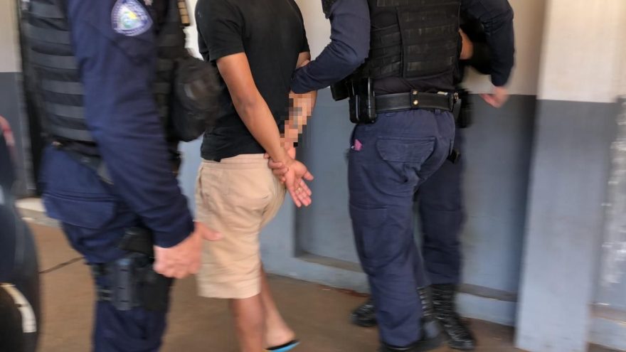 Homem furta mulher em albergue e acaba detido