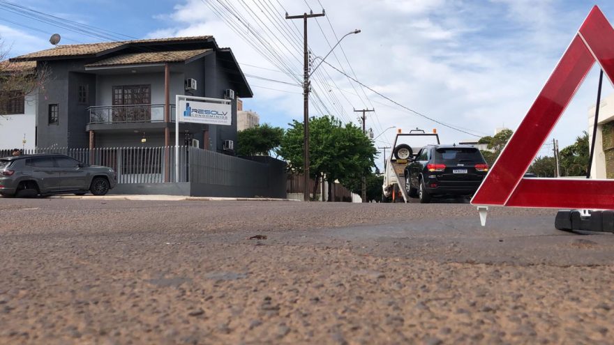 Acidente entre Compass e Cherokee é registrado no Bairro Neva