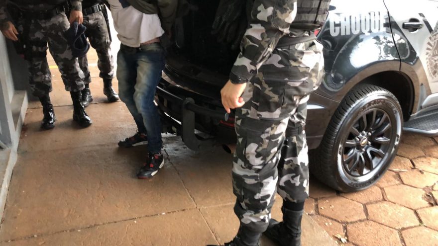 Homem é detido por furto de telefone celular na Carlos Gomes