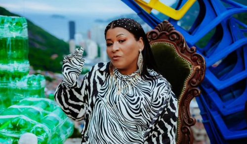 Morre cantora de funk MC Katia após complicações de cirurgia e amputação Imagem referente a Morre cantora de funk MC Katia após complicações de cirurgia e amputação