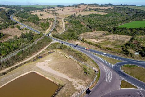 Leilão do 1º lote das novas concessões rodoviárias do Paraná será na próxima semana Imagem referente a Leilão do 1º lote das novas concessões rodoviárias do Paraná será na próxima semana