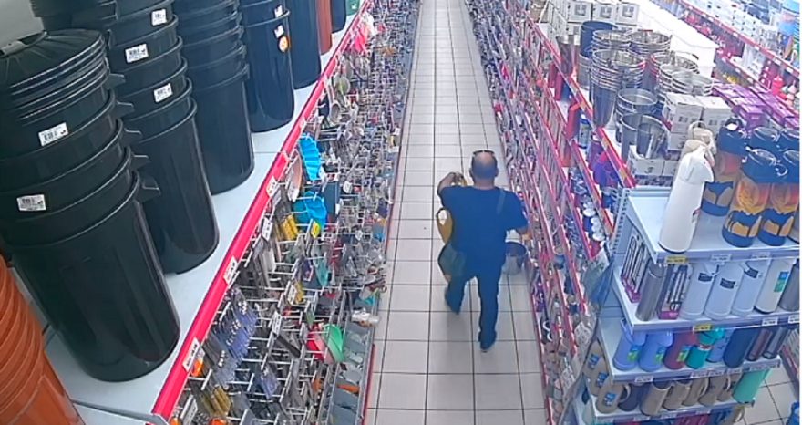 Vídeo mostra homem furtando peça decorativa de mais de R$ 700 em loja no Centro