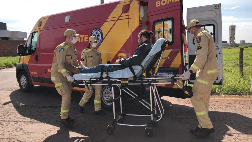 Homem fica ferido após colisão entre moto e caminhão no Loteamento Siena