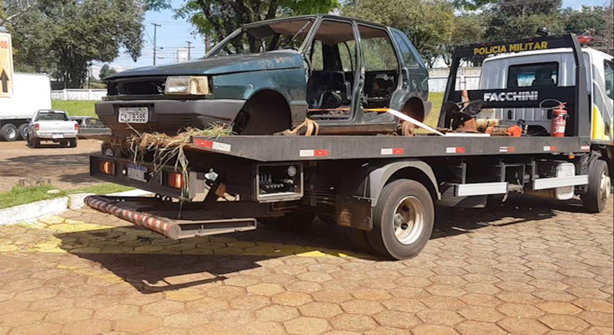 Uno completamente depenado é recuperado pela Polícia Militar