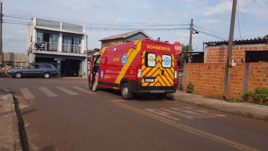 Menino de três anos tem lesão na cabeça após cair de sofá