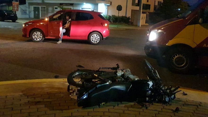Acidente deixa jovem ferido na Rua Fortunato Bebber