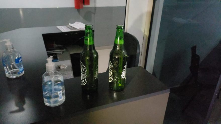 Homem é detido após furtar duas garrafas de cerveja em mercado