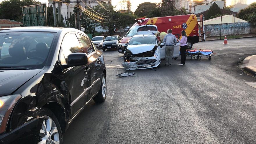 Forte colisão de trânsito mobiliza Siate no Centro