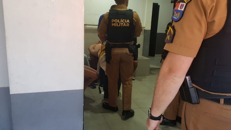 Grupo realiza arrastão no Centro, é perseguido por populares e PM, ao receber denúncia, recupera bicicletas e celulares