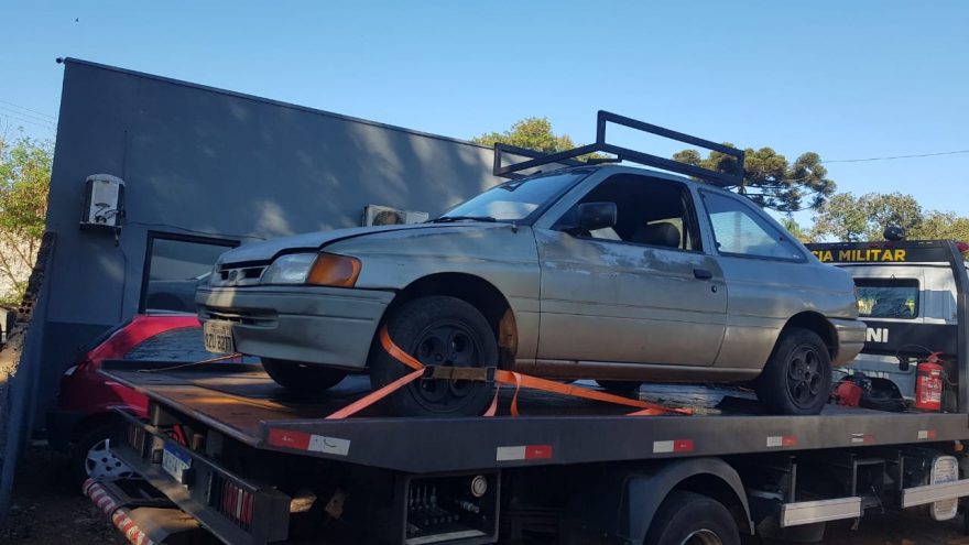 Ford Escort com alerta de furto é recuperado pela Polícia Militar