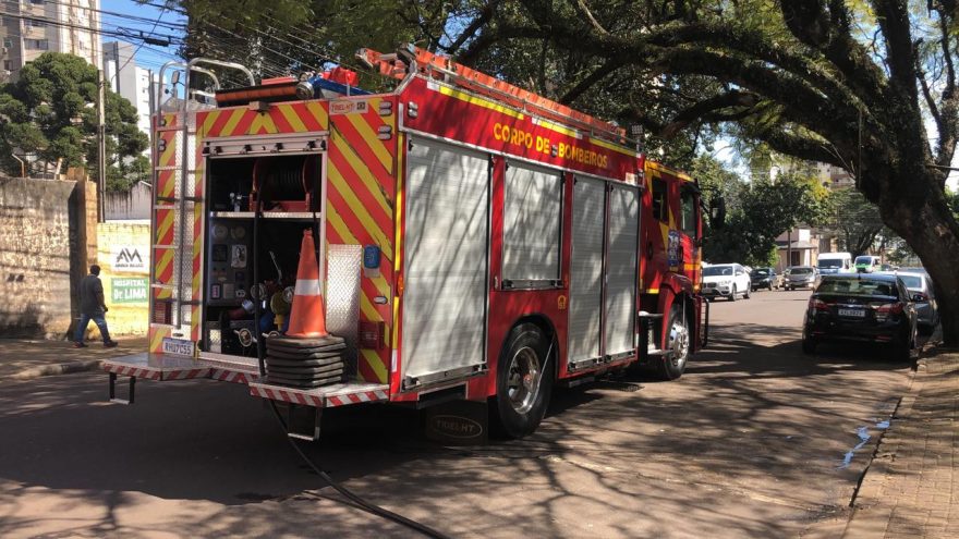 Bombeiros combatem incêndio em restaurante no Centro de Cascavel