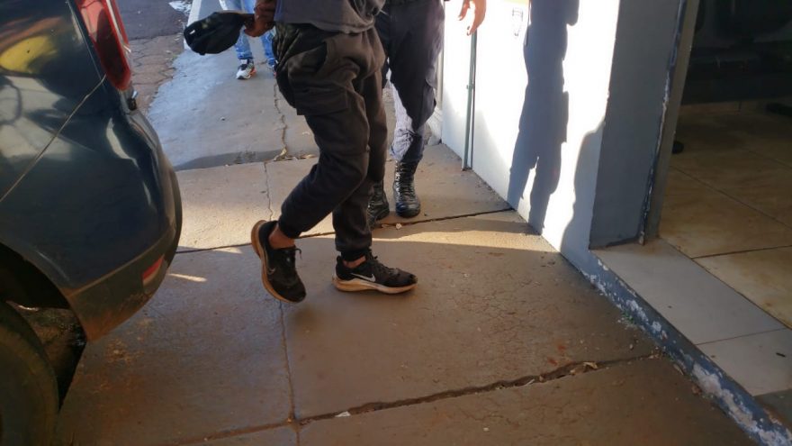 Com mandado de prisão em aberto, homem é detido na Rua Veneza