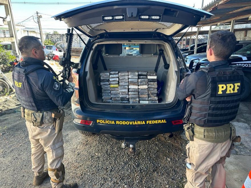PRF apreende 64 quilos de cocaína em Montana na BR-277 em Prudentópolis