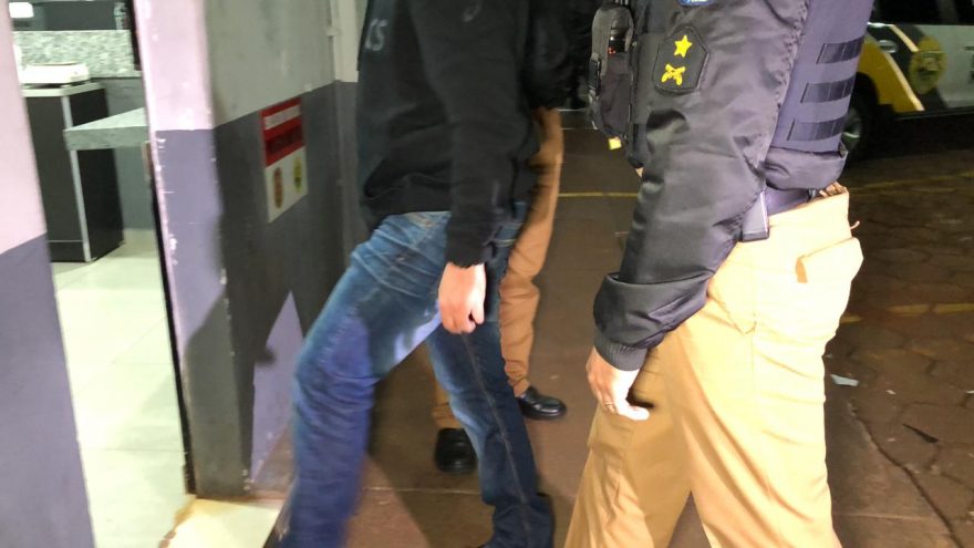 Homem é preso após invadir casa da vizinha na Rua Terezina, no Cancelli