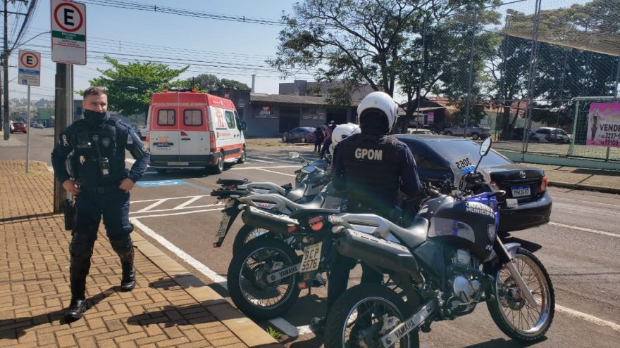 Homem precisa ser contido após apresentar surto na UBS do Palmeiras