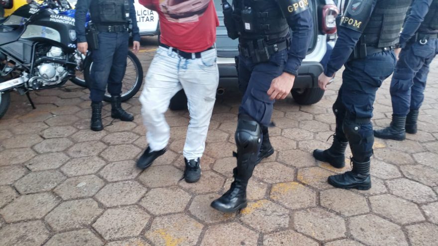 Homem é preso após não pagar garota de programa no Santa Felicidade