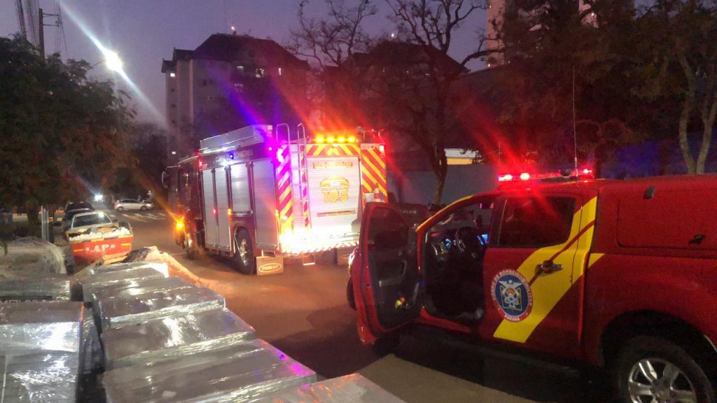 Panela esquecida no fogo mobiliza bombeiros a edifício na Rua Osvaldo Cruz