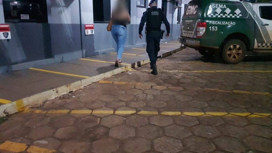 Mulher é levada para 15ª SDP acusada de vender cigarro eletrônico para criança
