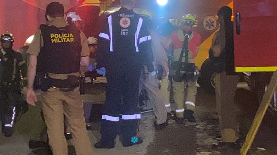 Bombeiros, Siate, PM e Samu atendem homem em surto na Vila Tolentino