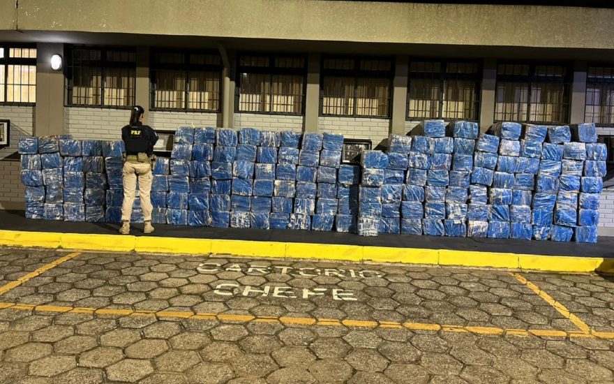 PRF apreende aproximadamente 4.208 kg de maconha em Guarapuava
