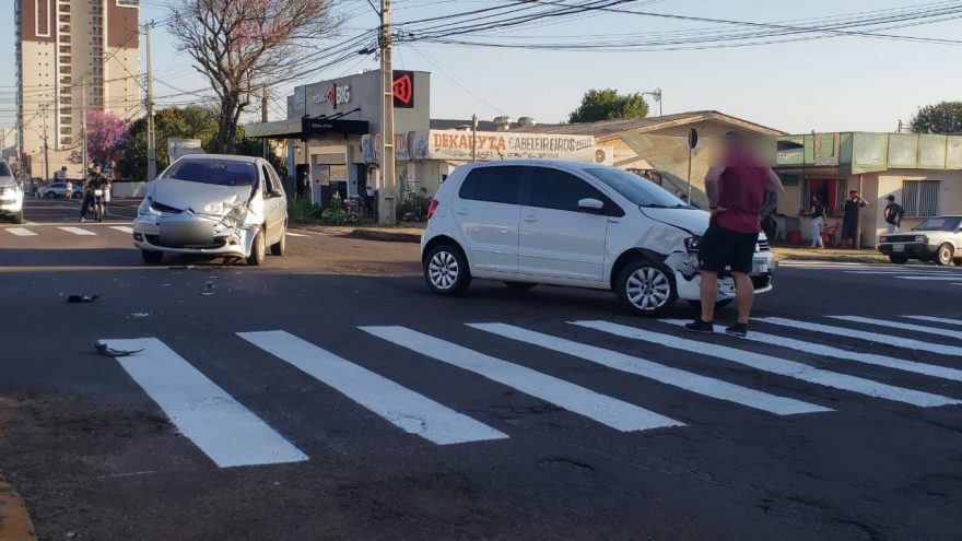 Acidente entre Xsara e Fox é registrado na Rua Francisco Bartinik