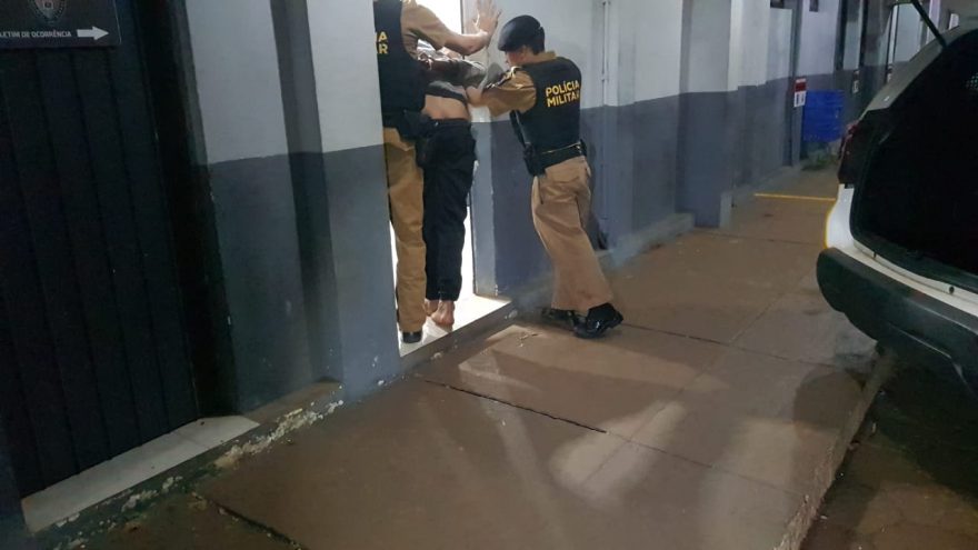 Suspeito de ser foragido da justiça é preso após tentar invadir residência no Santa Cruz