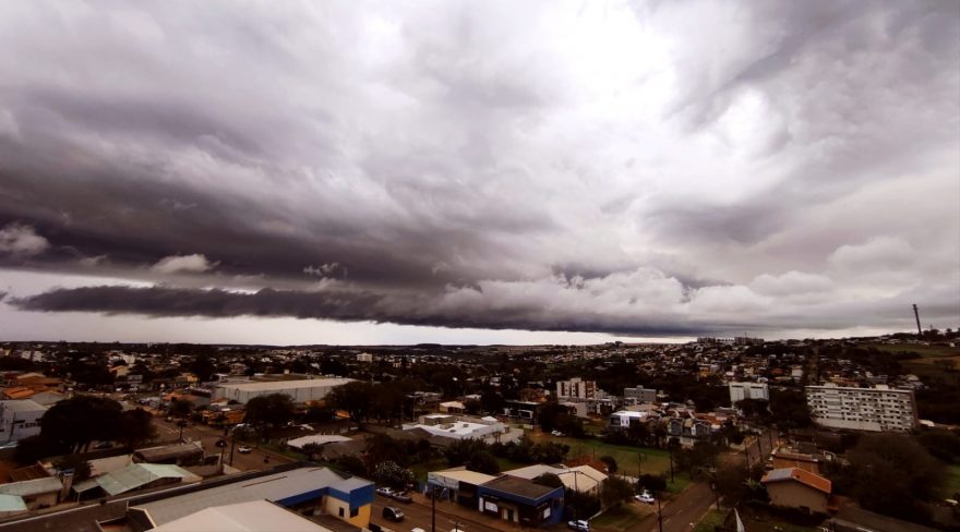 Temporal e frente fria chegam em Cascavel