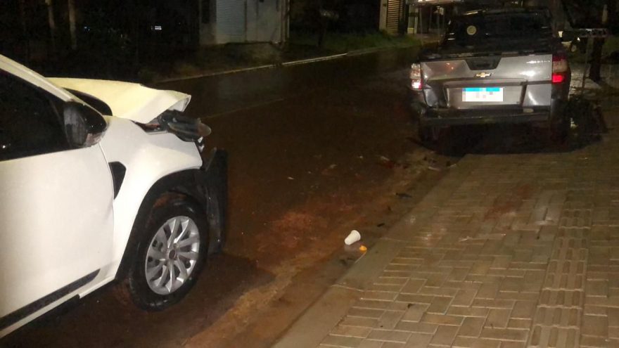 Fiat Strada e Montana se envolvem em batida no Esmeralda