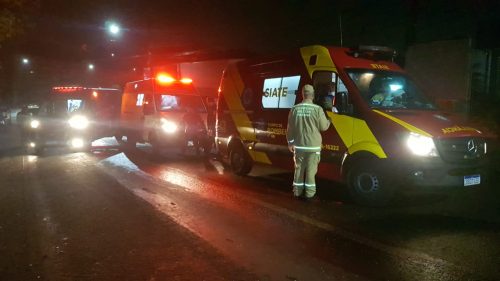 Imagem referente a Bombeiros combatem incêndio em Terreiro no Parque São Paulo