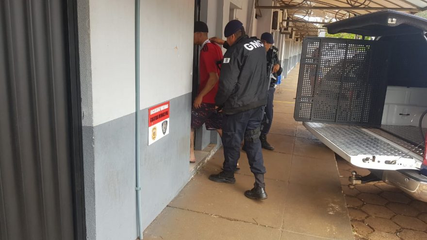 Jovem é detido após descumprimento de medida protetiva no XIV de Novembro