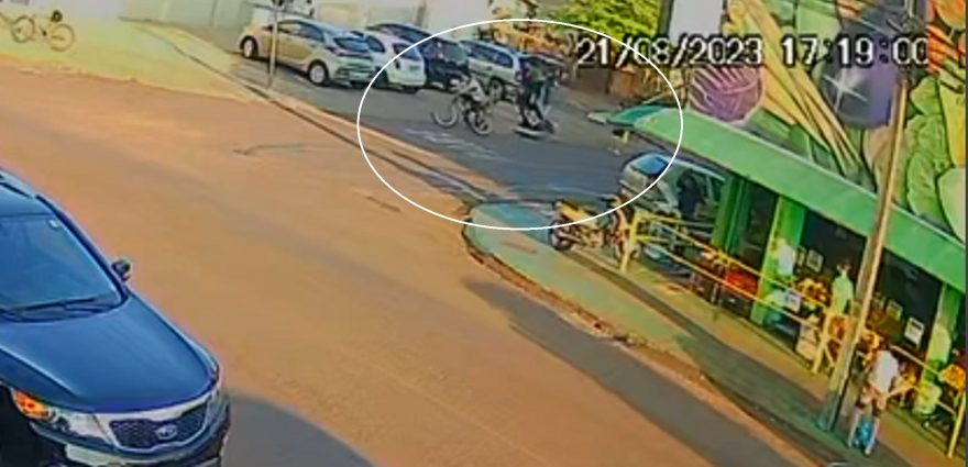 Câmera registra atropelamento de mulher no Periolo