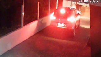 Armado, ladrão em fuga rouba ao menos dois carros em Cascavel