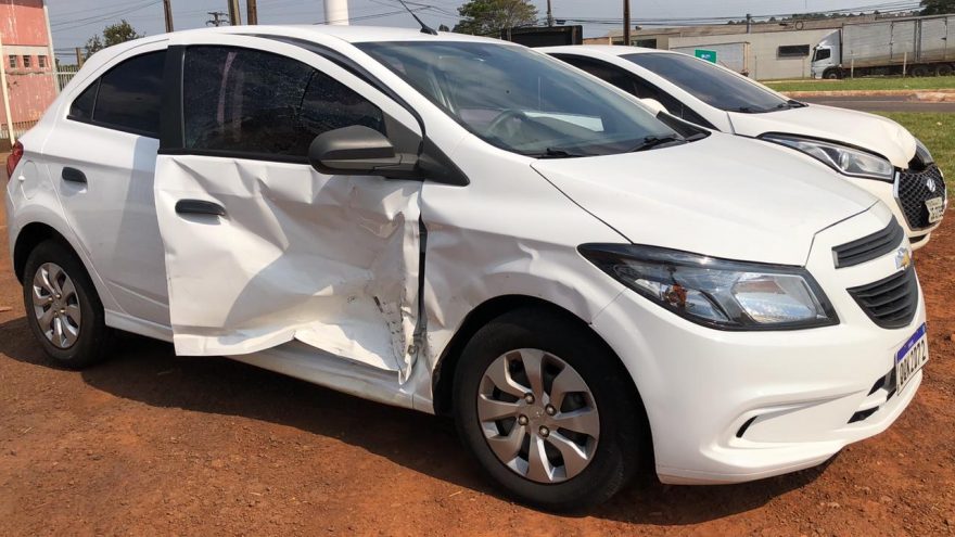 Mulher fica ferida em acidente entre Onix e HB20 na BR-277 em Cascavel