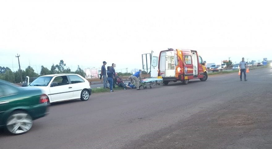 Motociclista fica ferido em acidente na marginal da BR-277 no Santos Dumont