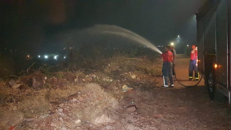 Bombeiros são acionados para combater incêndio no Alvorada