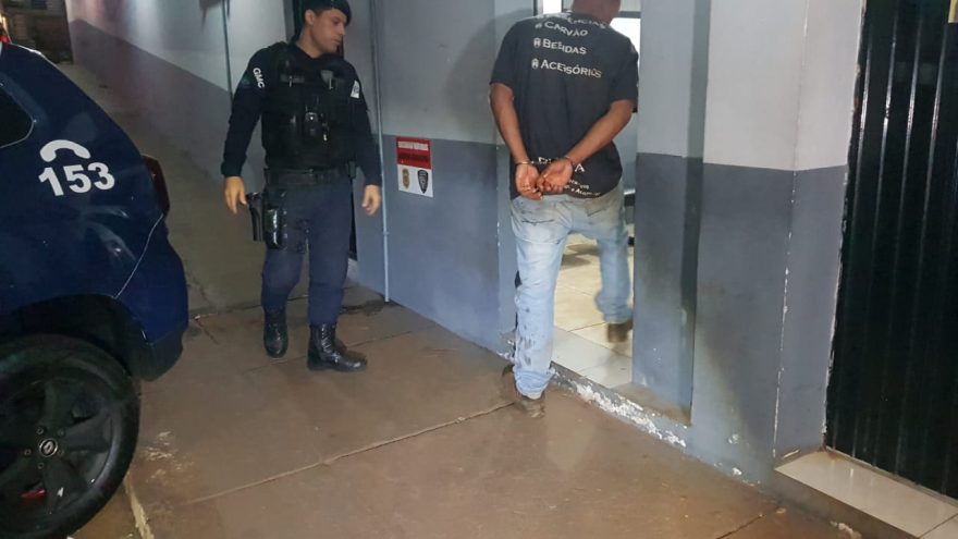 Jovem agride o padrasto e é preso pela GM após descumprir medida protetiva contra a mãe