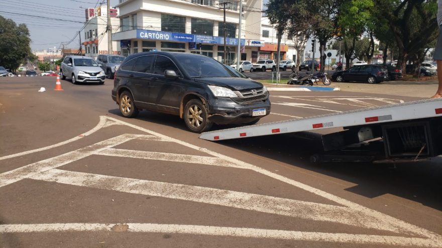 Honda CRV e Cobalt se envolvem em colisão na Rua Nereu Ramos, no Centro