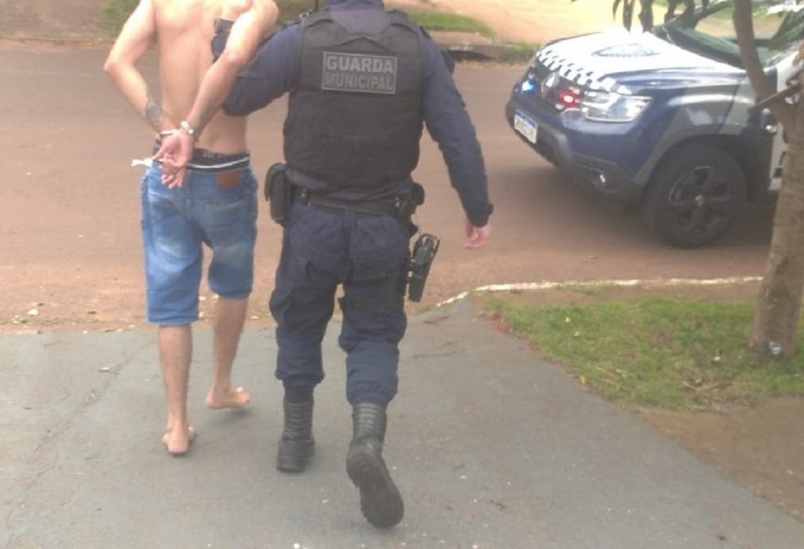Indivíduo com mandado de prisão em aberto é preso pela Guarda Municipal