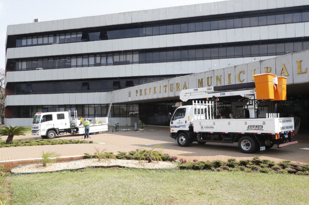 Caminhões reforçam trabalhos de manutenção da Transitar