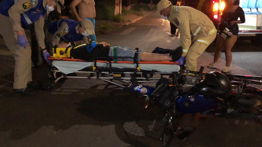 Motociclista fica ferido em acidente na Rua Ipanema esquina com Rua Ásia