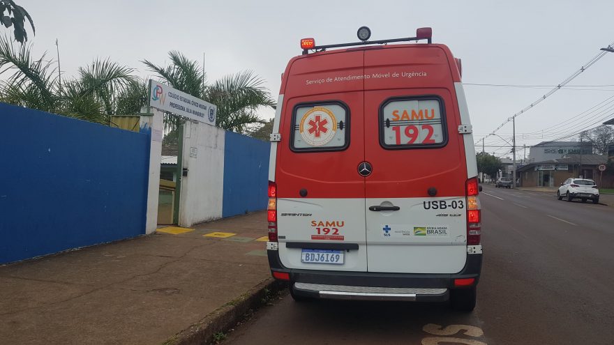 Aluno fica ferido ao sofrer queda e cair sobre cacos de vidro no Colégio Júlia Wanderley