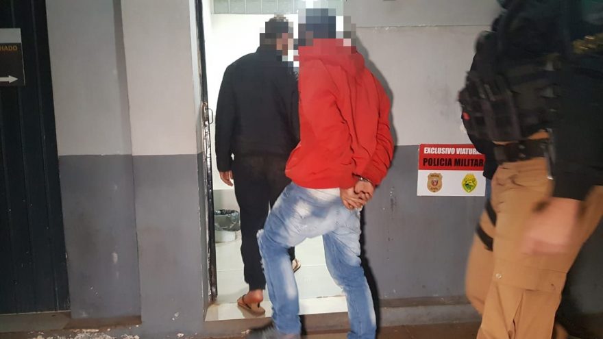 Homem é preso e adolescente apreendido com motor de moto furtada
