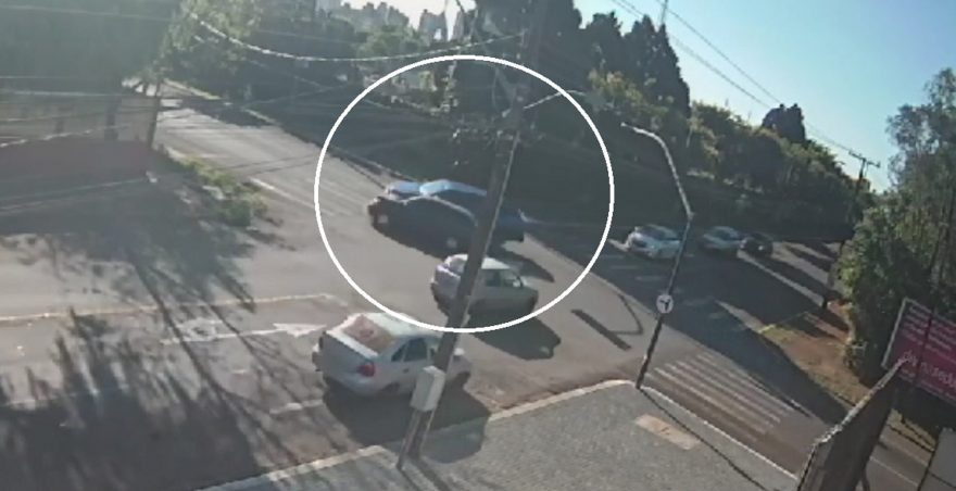 Câmera regista acidente na Rua Cuiabá com Alexandre de Gusmão